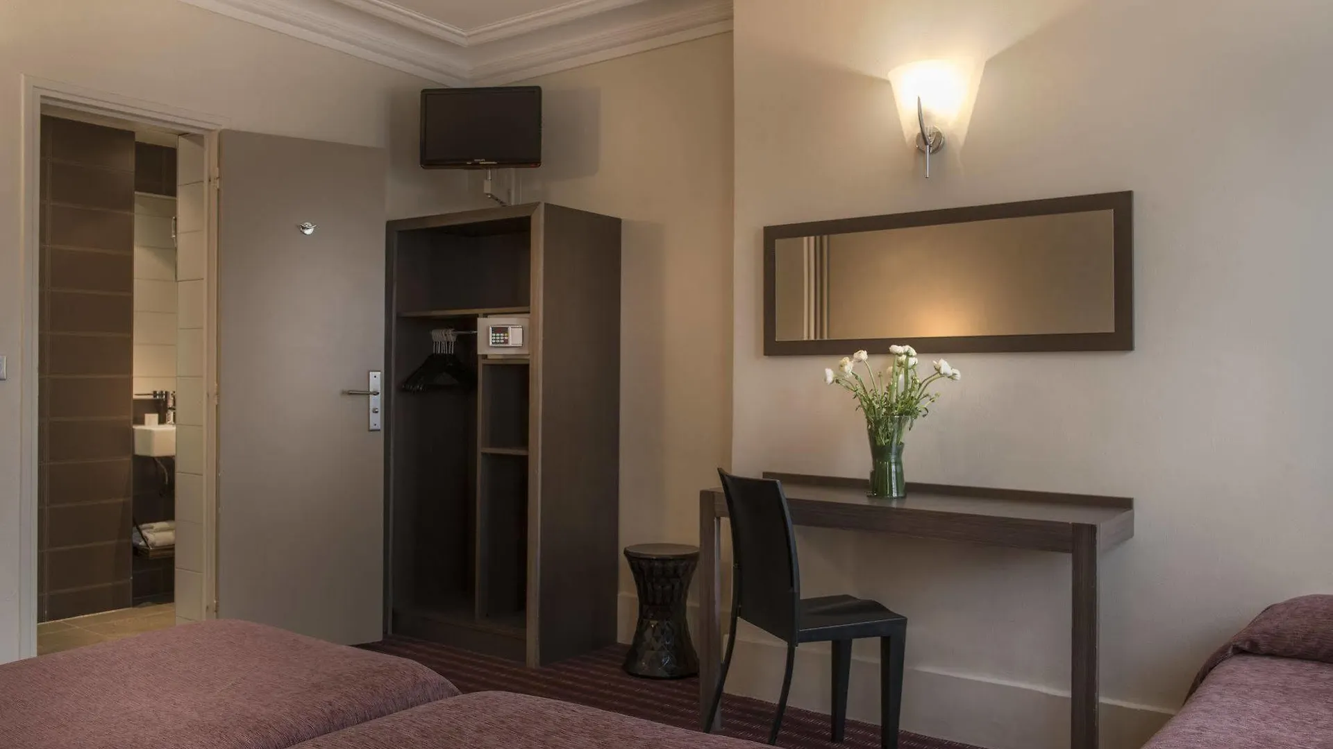 פריז Grand Hotel Leveque